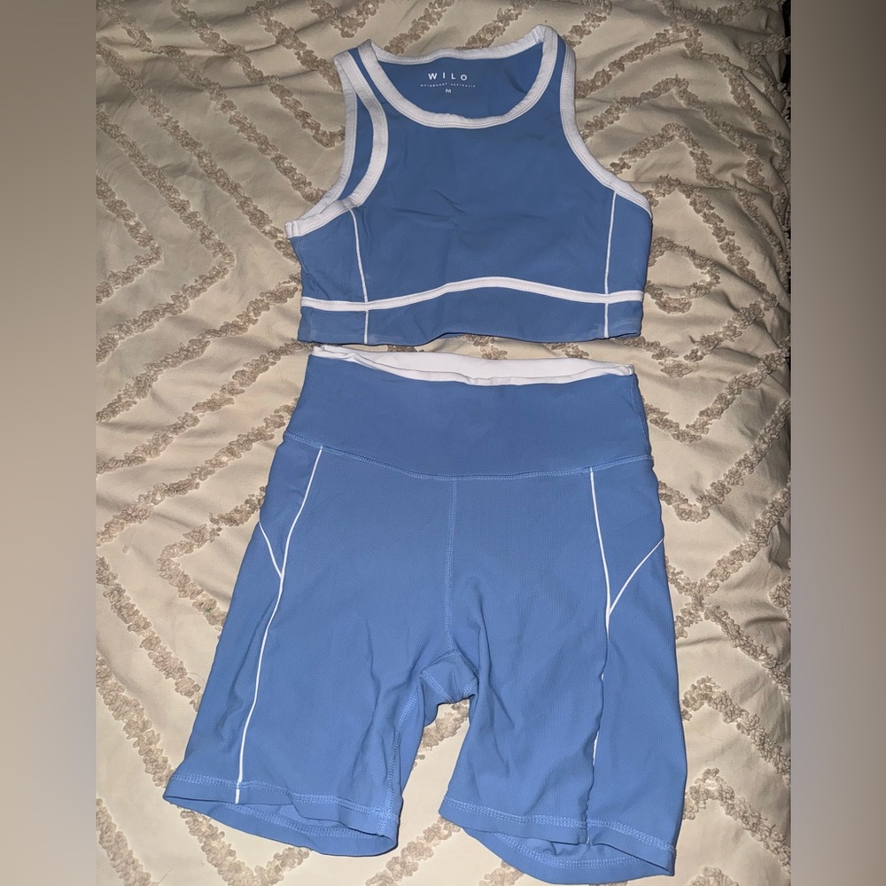 Wilo Women's Blue and White Activewear Set